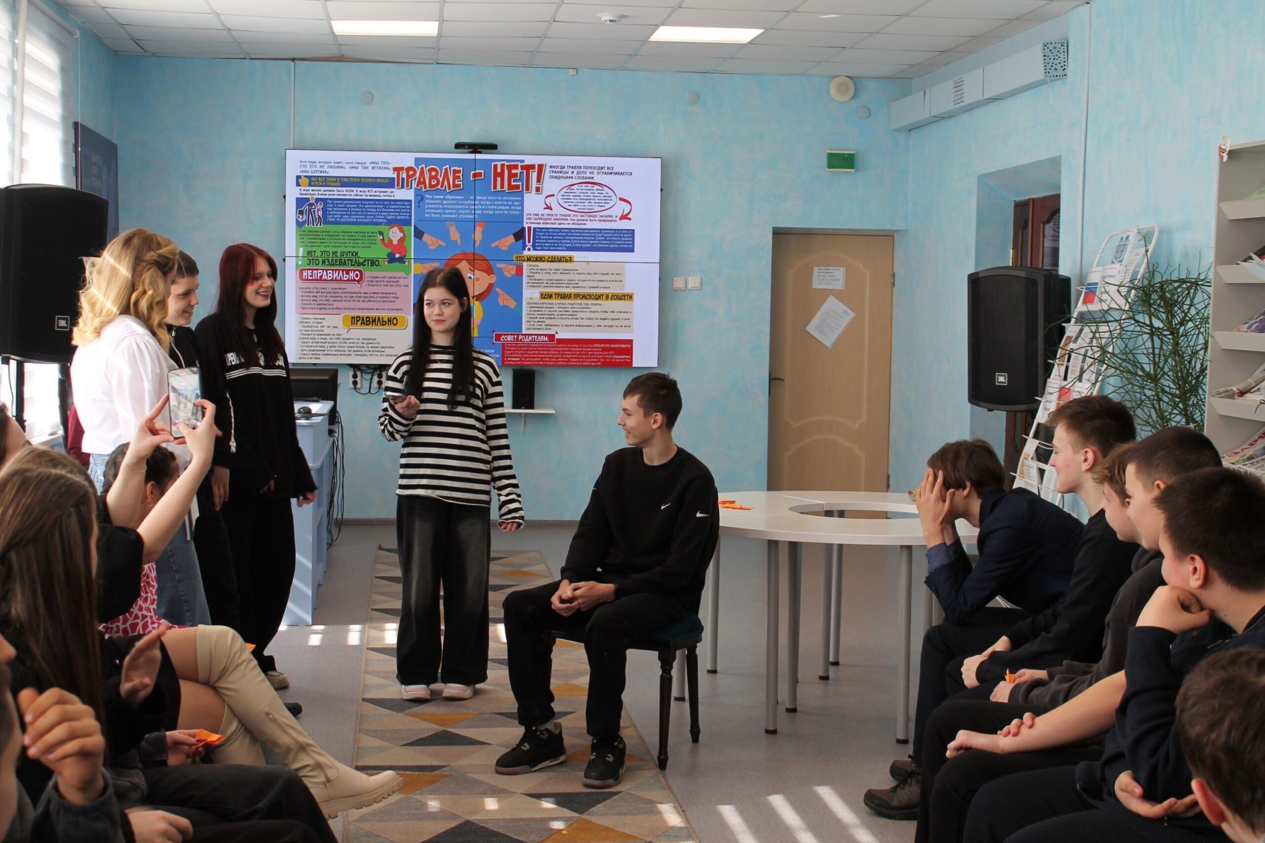 В районной библиотеке г. Карачева состоялся психологический урок «Стоп буллинг: создаем безопасное пространство вместе»