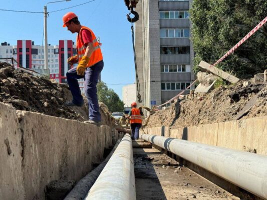 Губернатор Александр Богомаз поздравил с профессиональным праздником работников ЖКХ