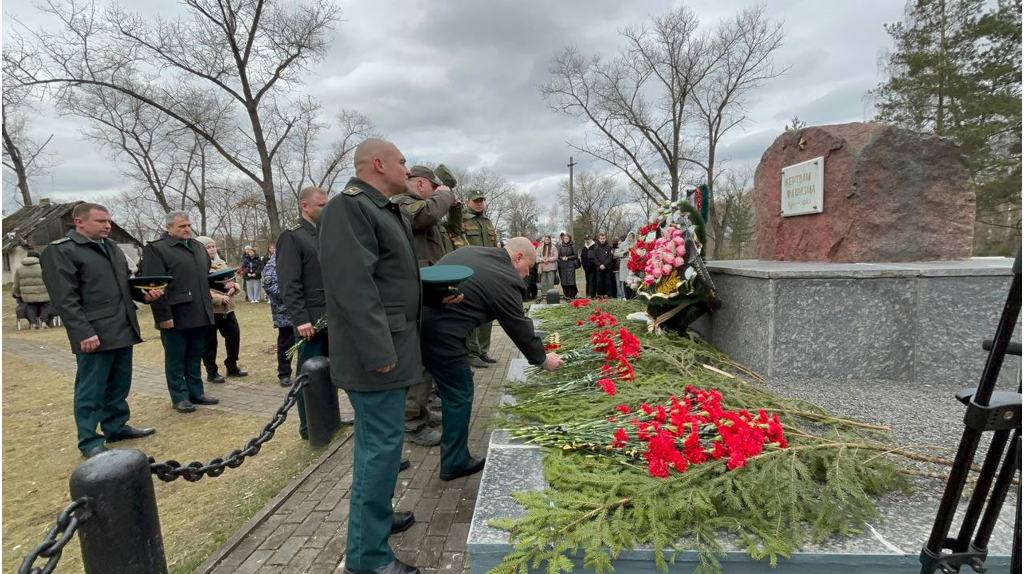 На мемориальном комплексе «Дулаг-142» в Брянске почтили память жертв концлагерей