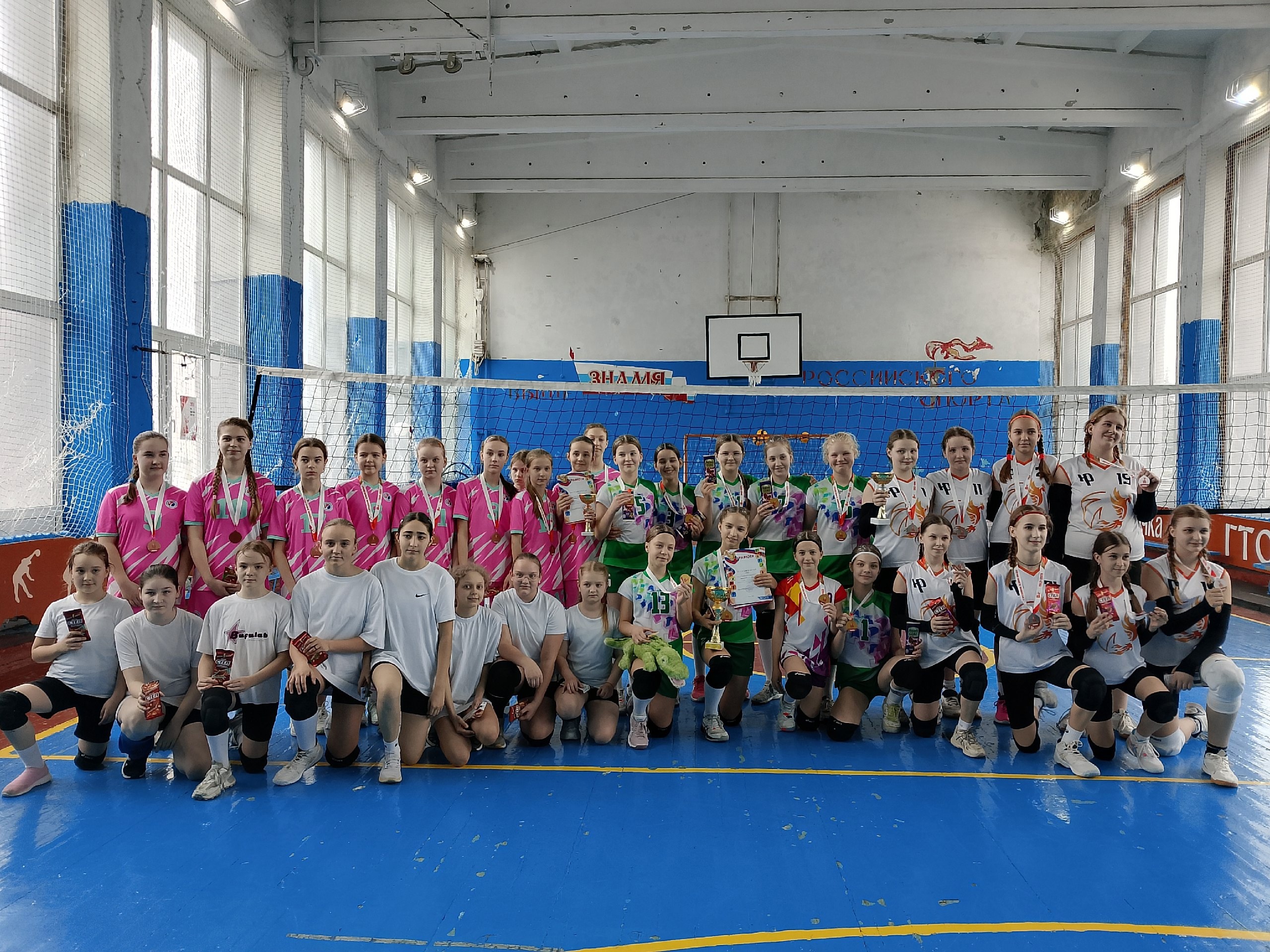 В Карачеве прошел открытый турнир по волейболу, посвященный 80-летию Победы