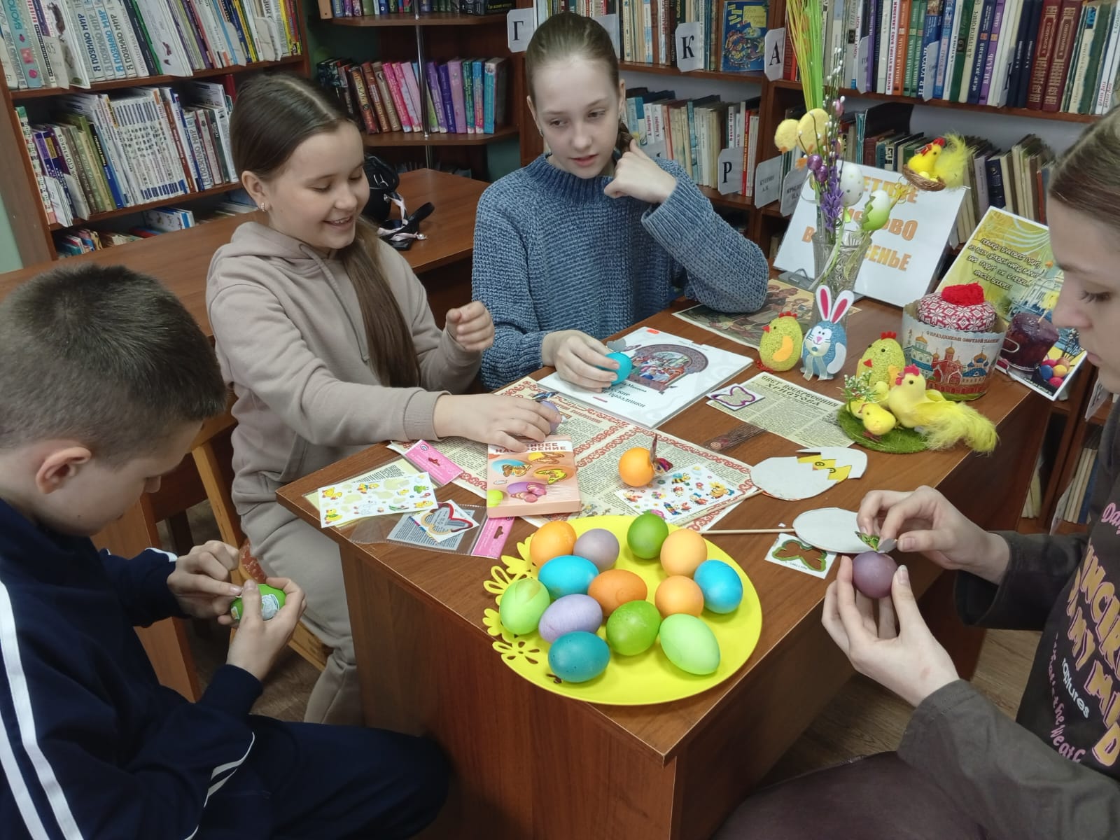 В Первомайской сельской библиотеке состоялся мастер-класс «Пасхальная радость»