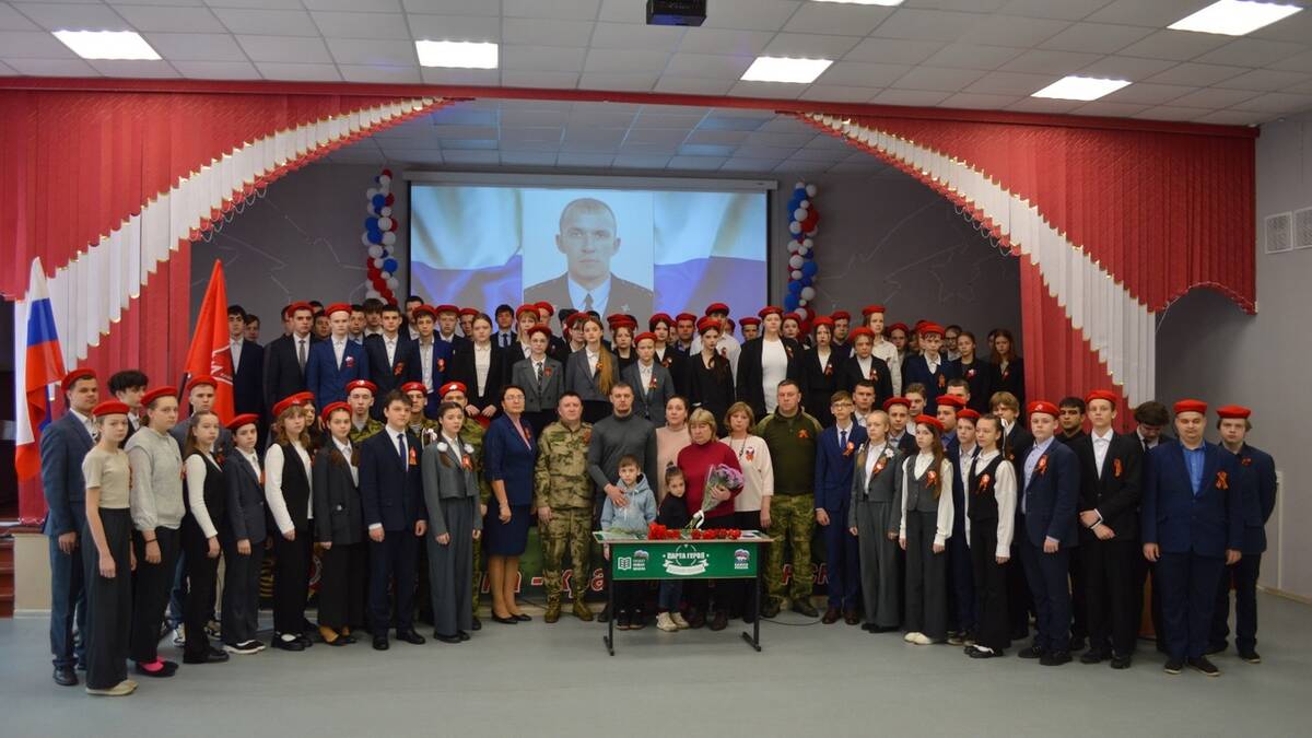 В брянском  Стародубе торжественно открыли «Парту Героя»