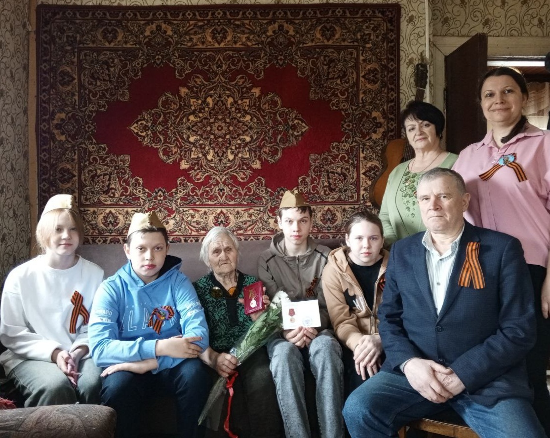 Жительнице Мылинского сельского поселения вручили медаль в честь 80-летия Победы