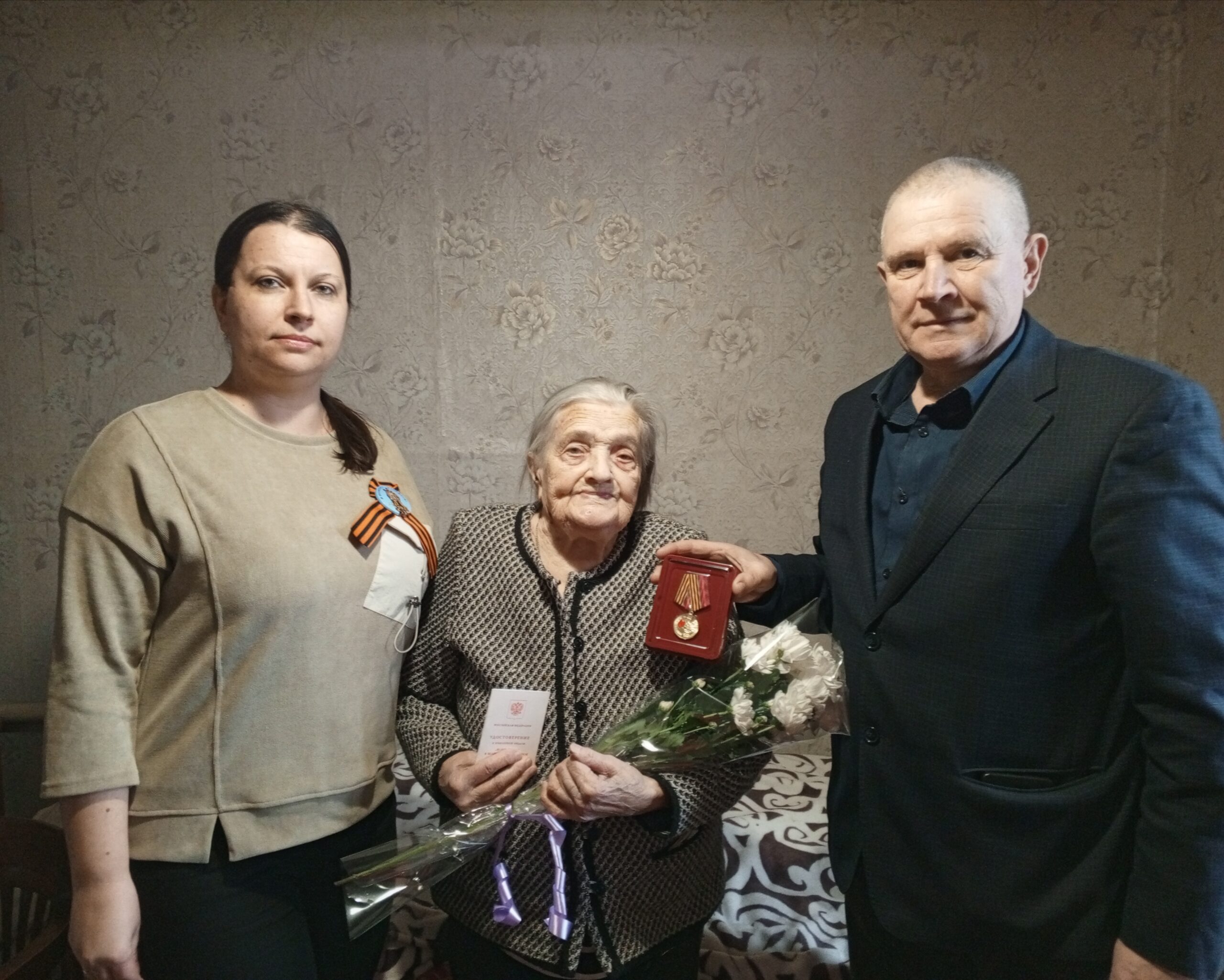 В Мылинской сельской библиотеке прошло торжественное вручение юбилейных медалей «80 лет Победы в Великой Отечественной войне 1941-1945 годов»