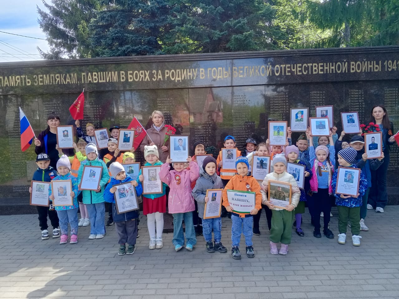 В Карачеве прошла патриотическая акция «Дедов в строю сменили внуки»