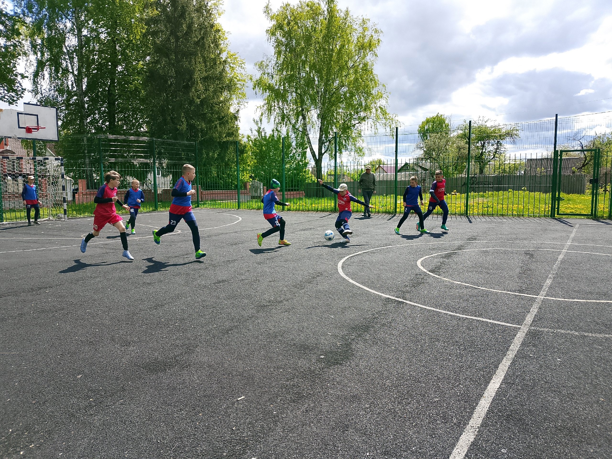 В Карачеве проходит детский футбольный турнир к 80-летию Победы