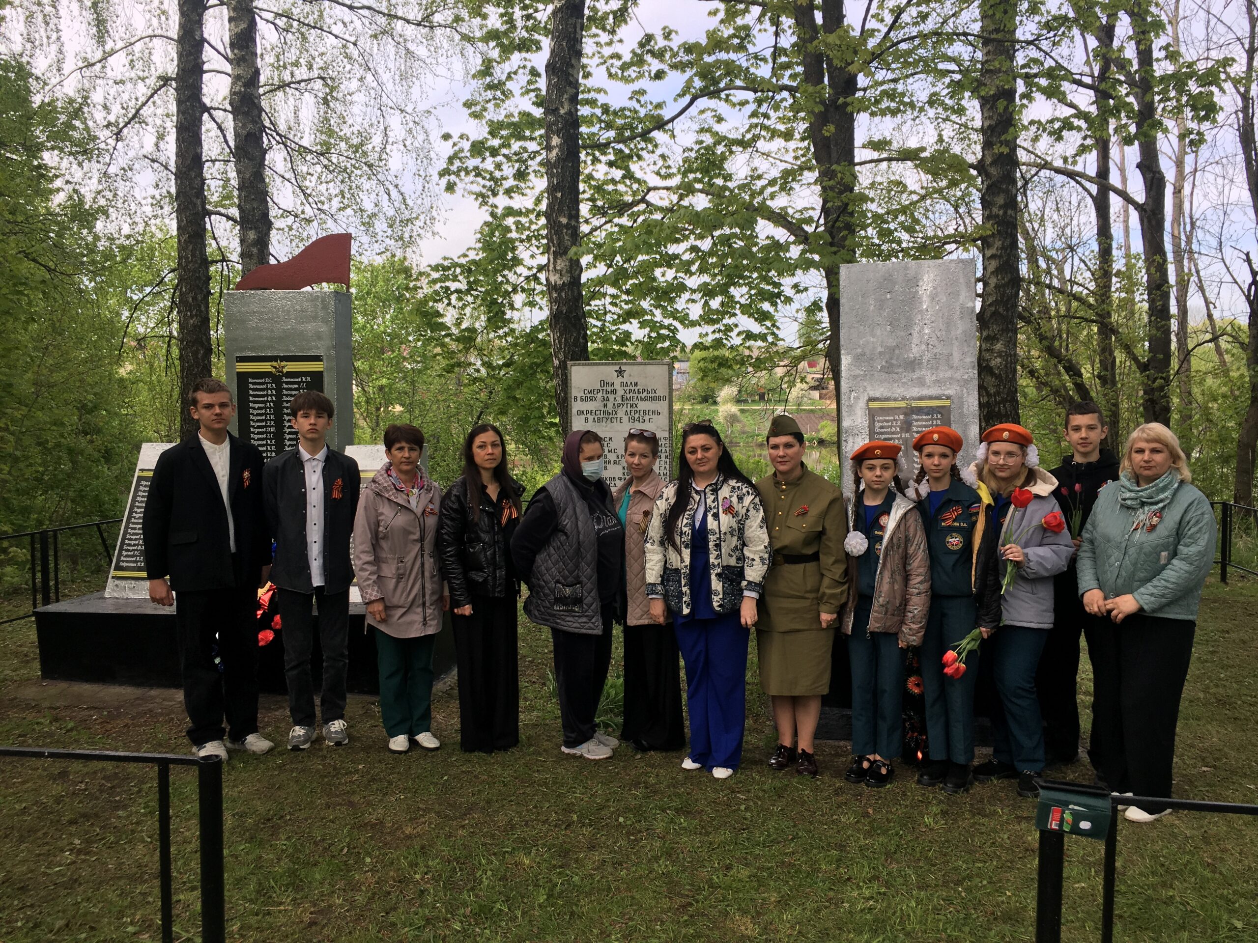 Возложение цветов к памятным местам Вельяминовского поселения