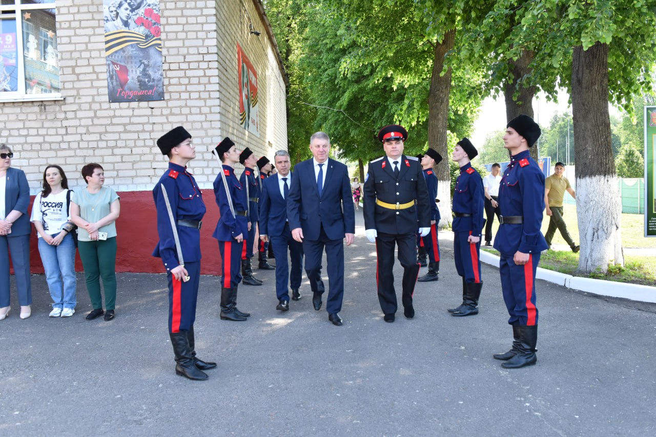 Губернатор Брянщины Александр Богомаз поздравил кадетов-выпускников Стародубского казачьего корпуса