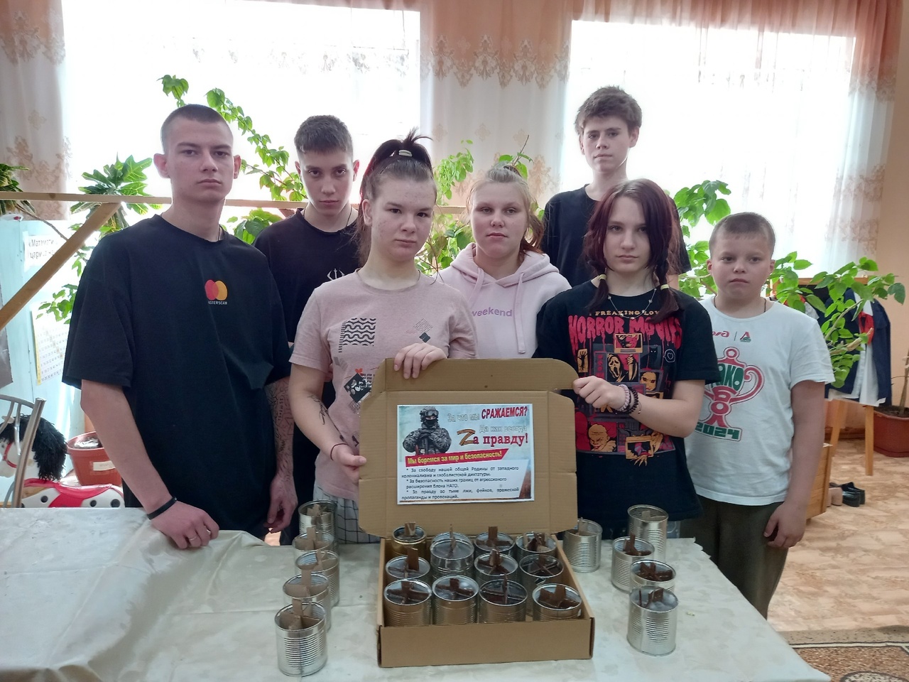 В Карачевском приюте прошёл патриотический мастер-класс по изготовлению свеч для военнослужащих»