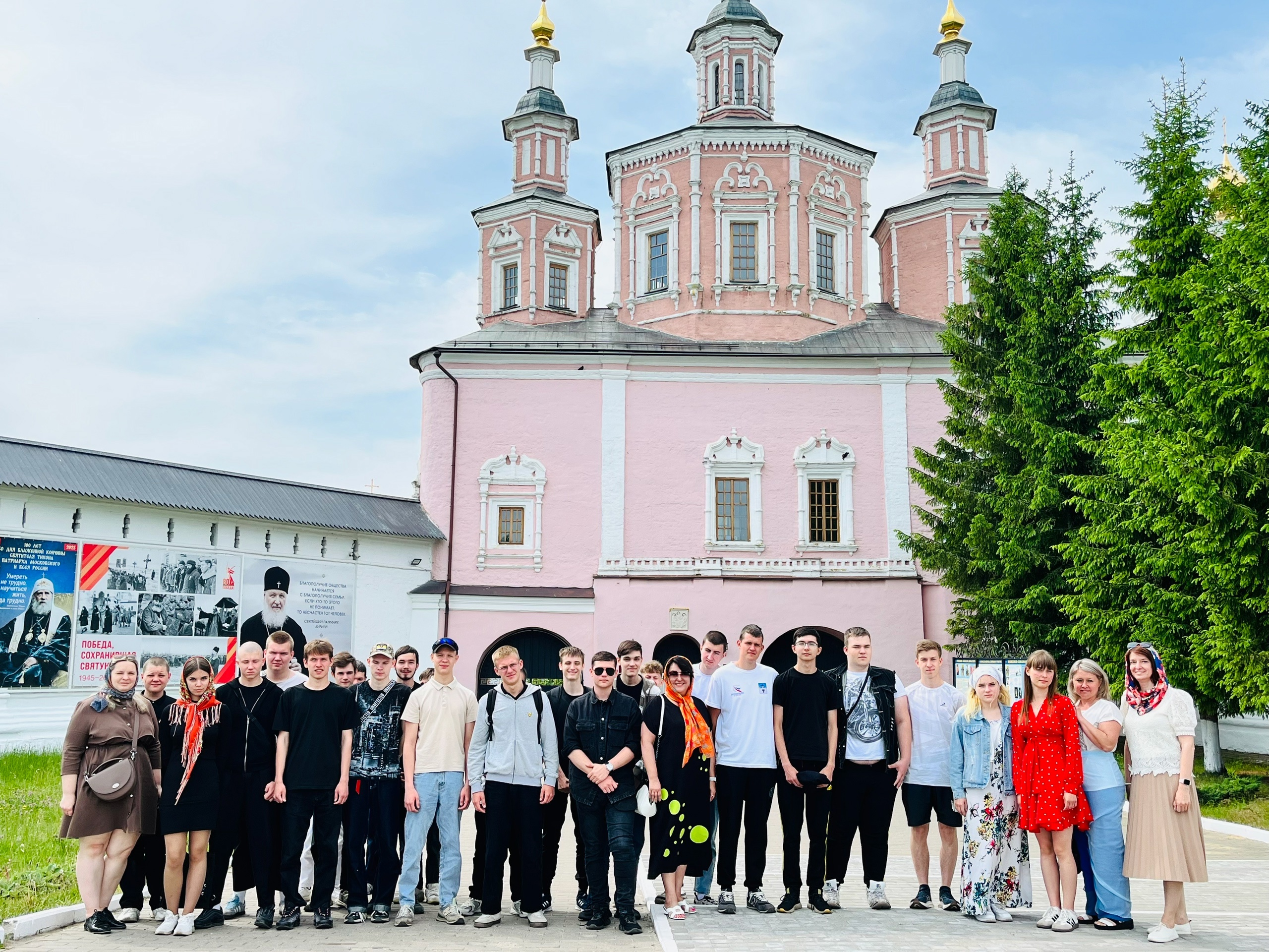 Студенты КФ ОГУ посетили древний Свенский монастырь