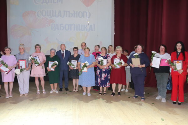 В Трубчевске торжественно отметили День социального работника