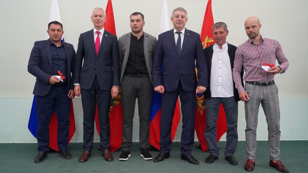 Четыре брянских тренера получили служебное жилье