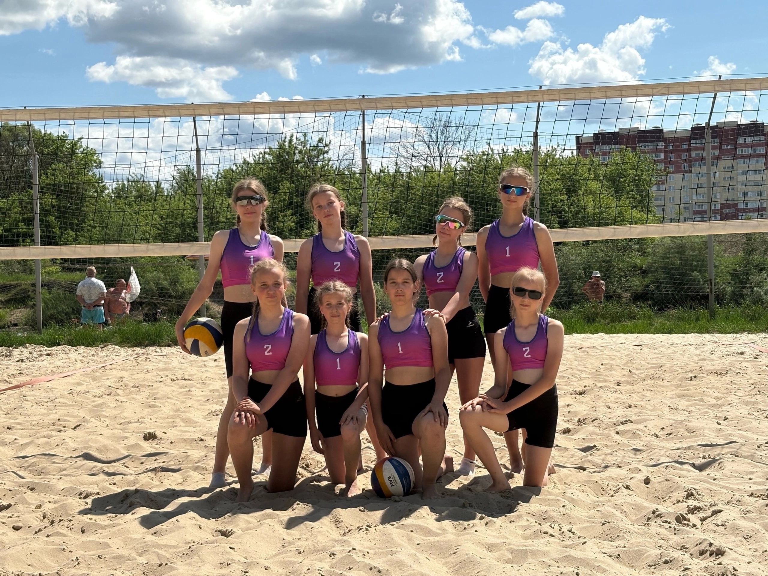 Юные волейболистки из Карачева покоряют пляжные корты