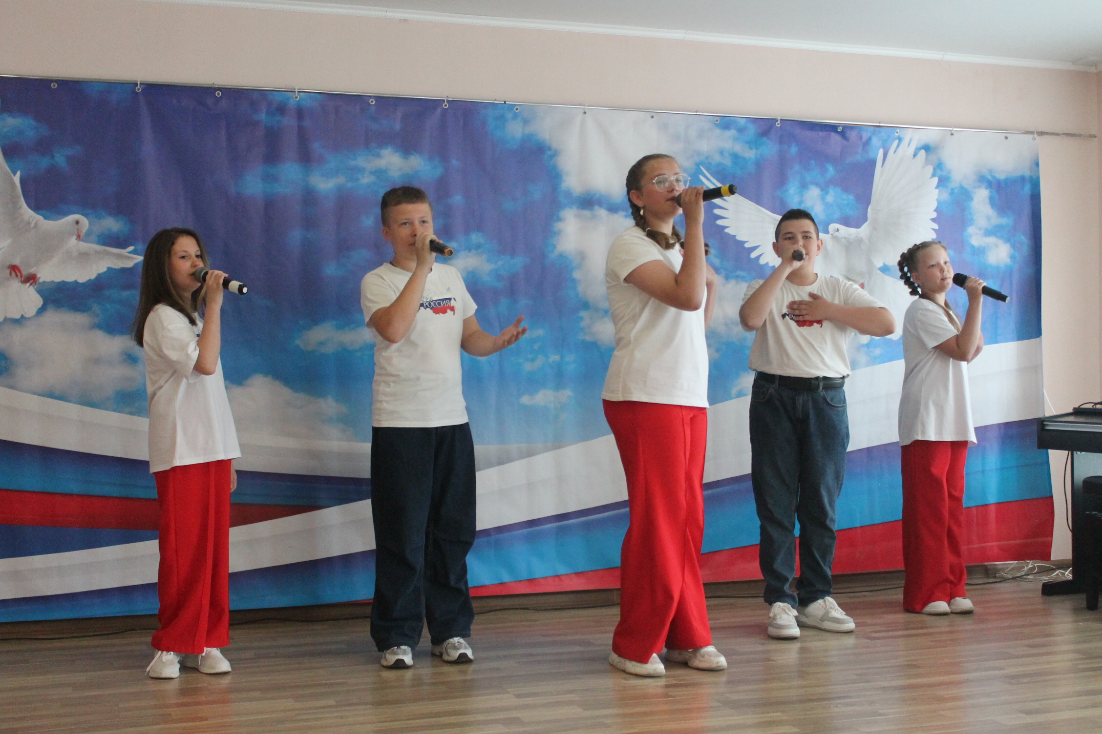 В Карачевском РДК прошел тематический концерт «С любовью и верой в Россию»