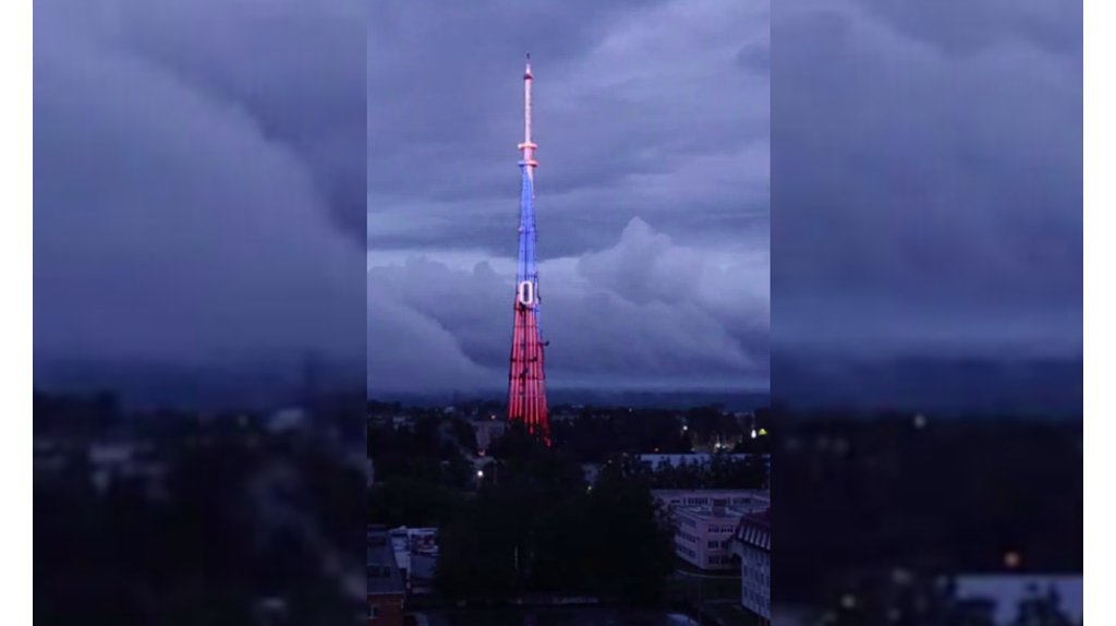 Телебашня в Брянске засверкала триколором в честь Дня России