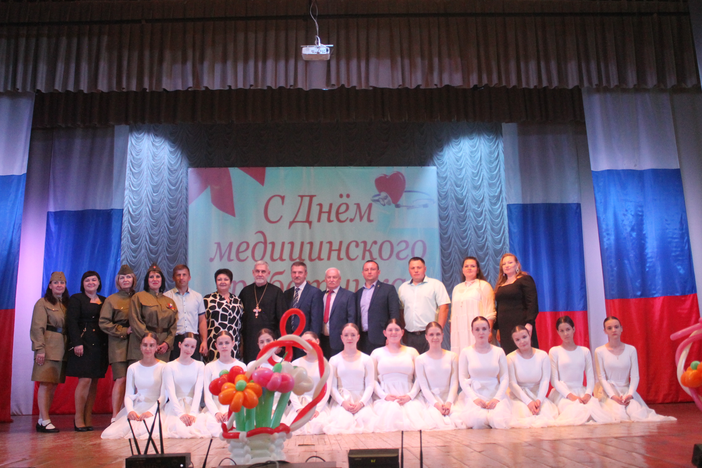 «Есть такая профессия — людей спасать!»: в Карачеве отметили День медработника