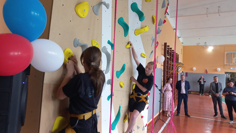 В Жуковском Центре помощи детям открыли современный скалодром