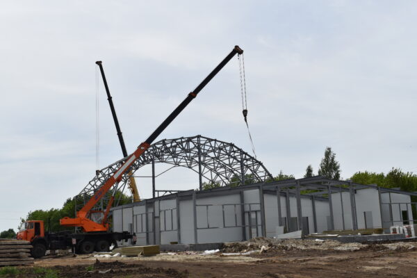 В Жирятино строят современный модульный спортзал в рамках нацпроекта