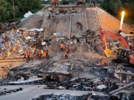 Железнодорожные пути в Выгоничском районе расчищены