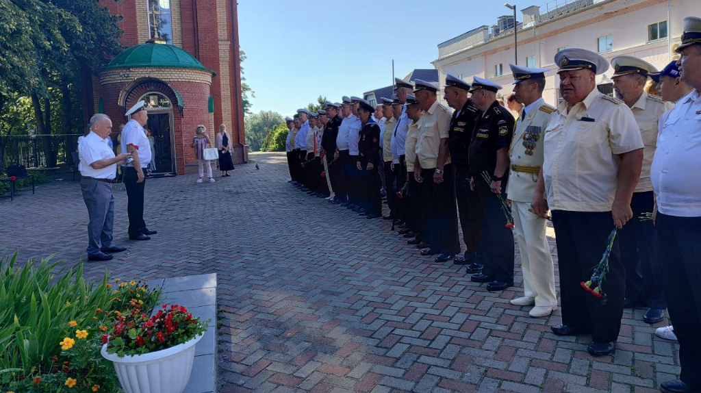 Брянские моряки начали отмечать День ВМФ