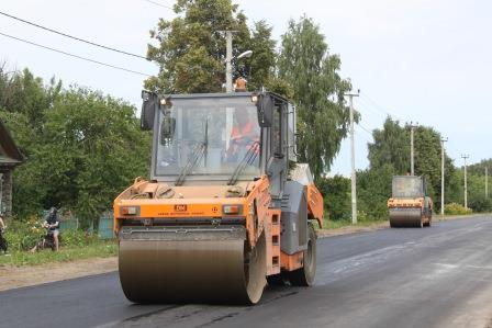 В Брянской области ремонтируют дороги к небольшим населенным пунктам