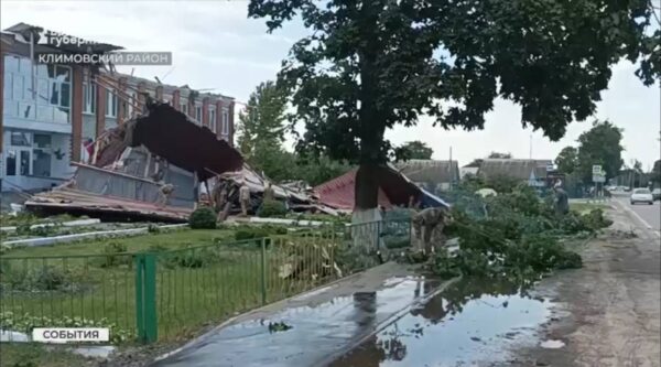 Брянский поселок Климово попал в эпицентр разрушительного урагана