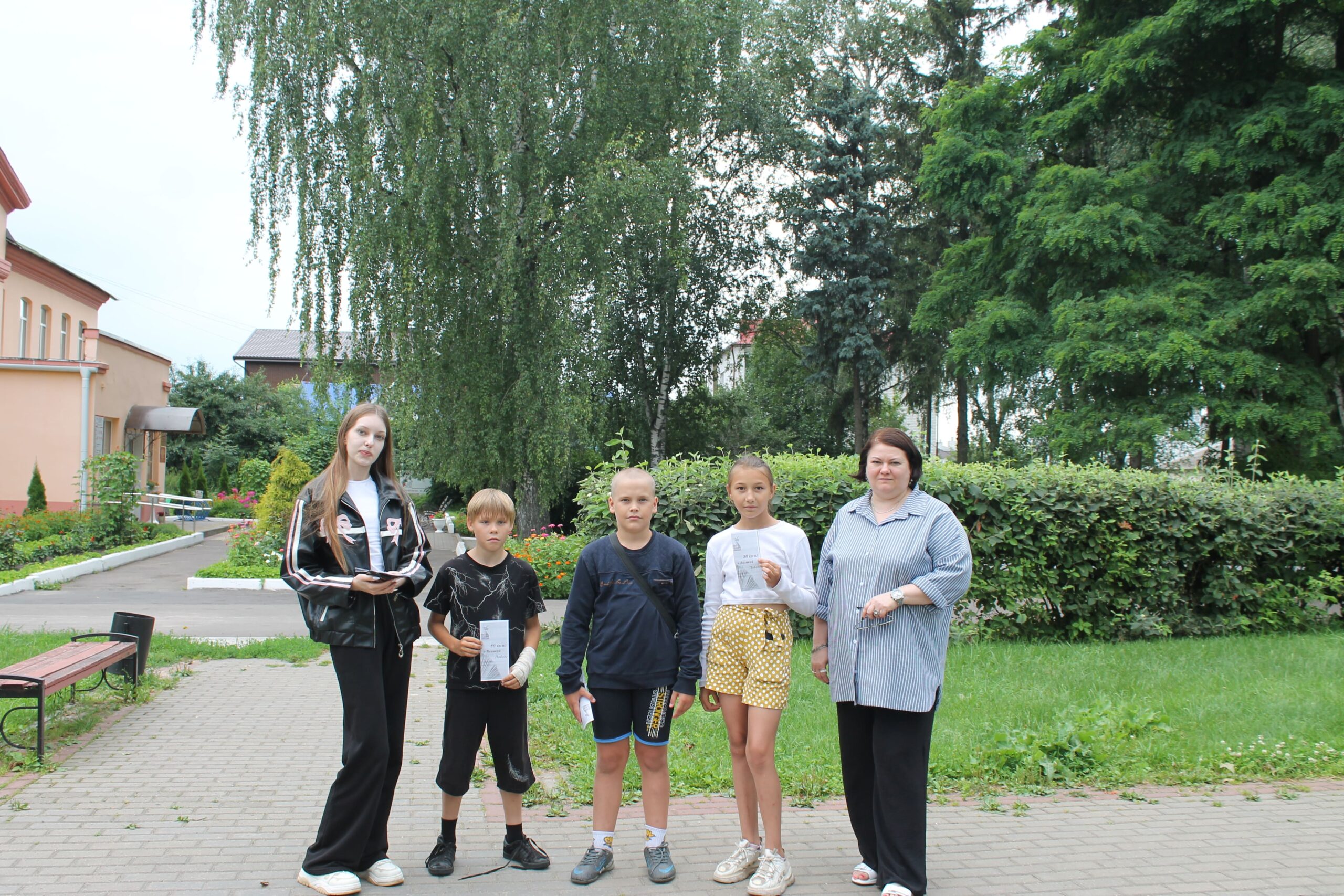 Карачевская библиотека провела патриотическую акцию «80 книг о Победе»