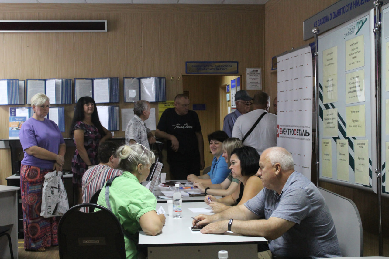 В Карачевском центре занятости населения  прошла ярмарка вакансий для защитников Отечества