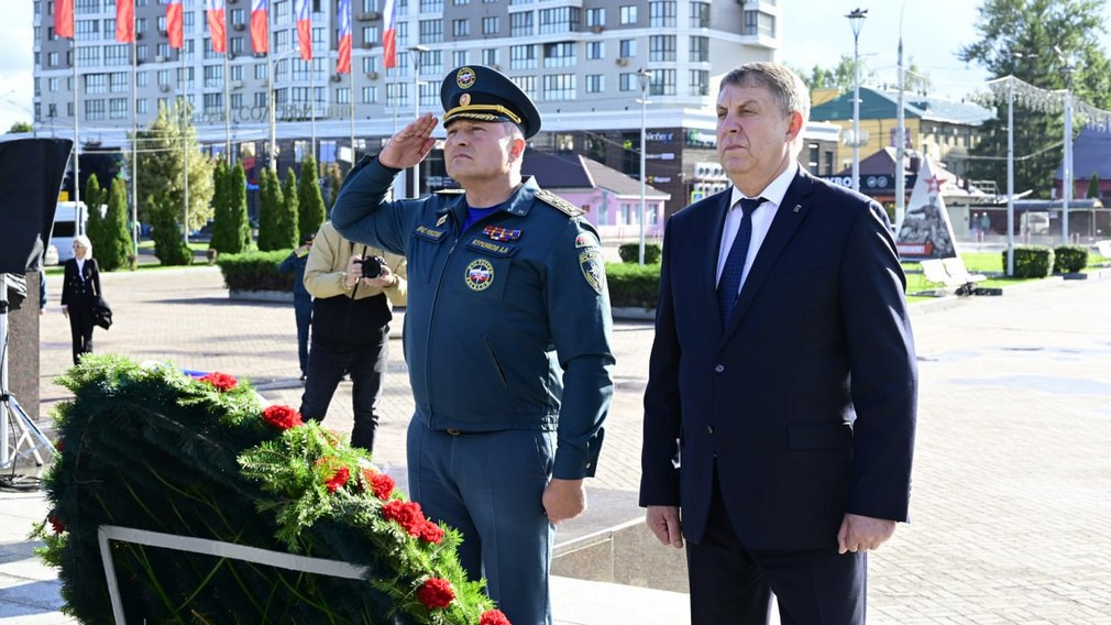 Память брянских Героев Великой Отечественной войны почтил глава МЧС России Александр Куренков
