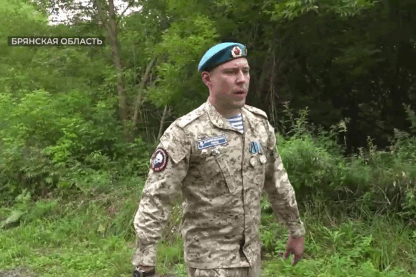 Бойцы «БАРС-Брянск» поздравляют земляков с Днём ВДВ