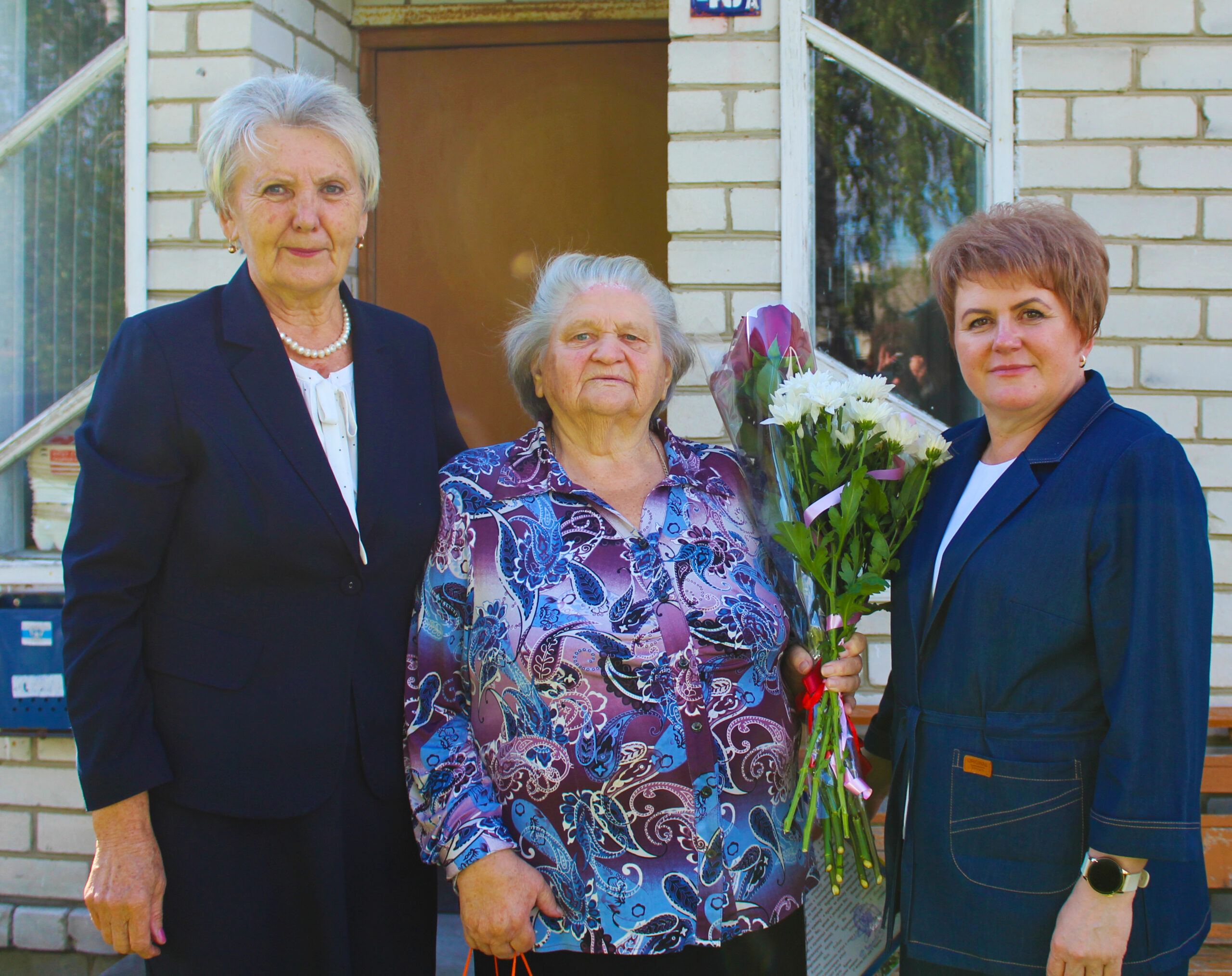 В Карачеве поздравили ветерана педагогического труда с 90-летием