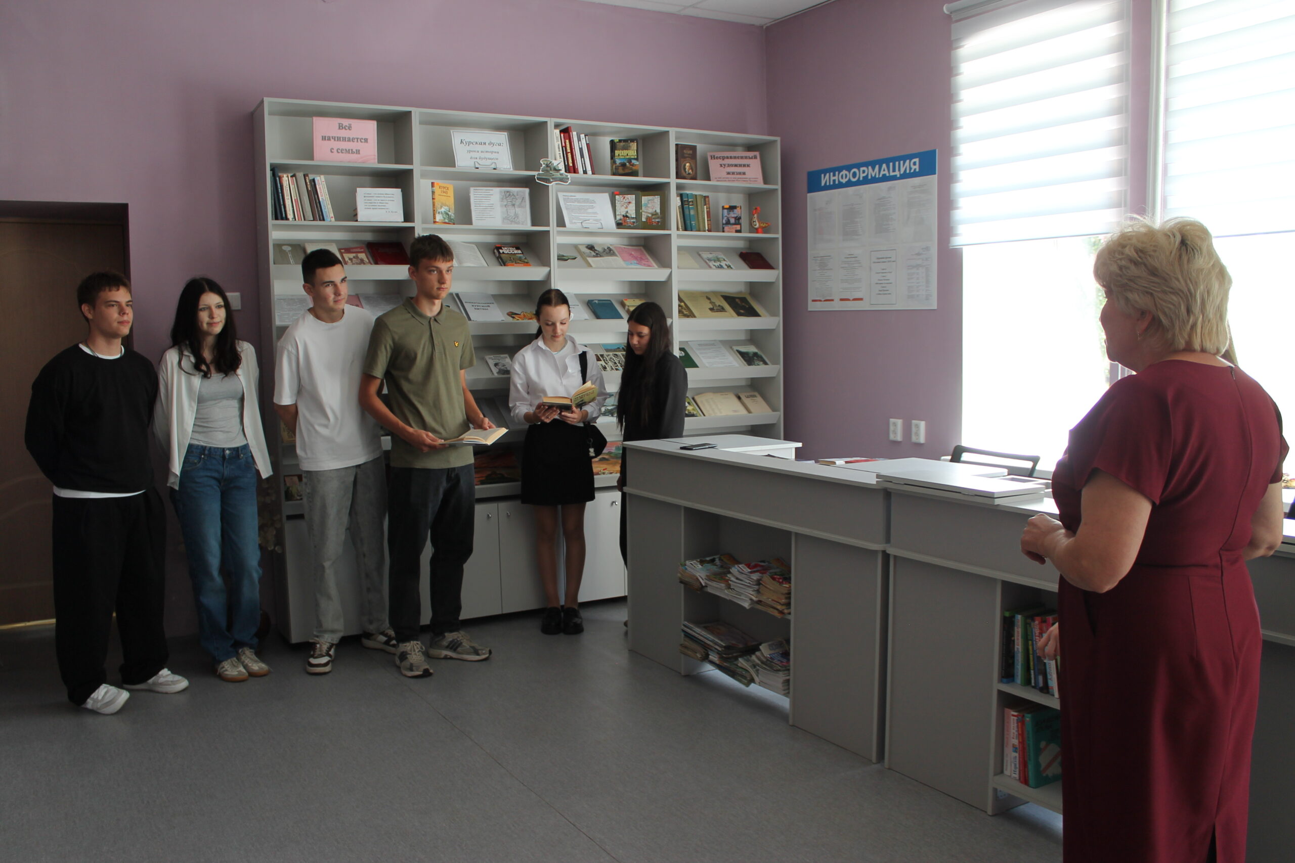 В Карачевской районной библиотеке открылась выставка «Курская дуга: уроки истории для будущего»