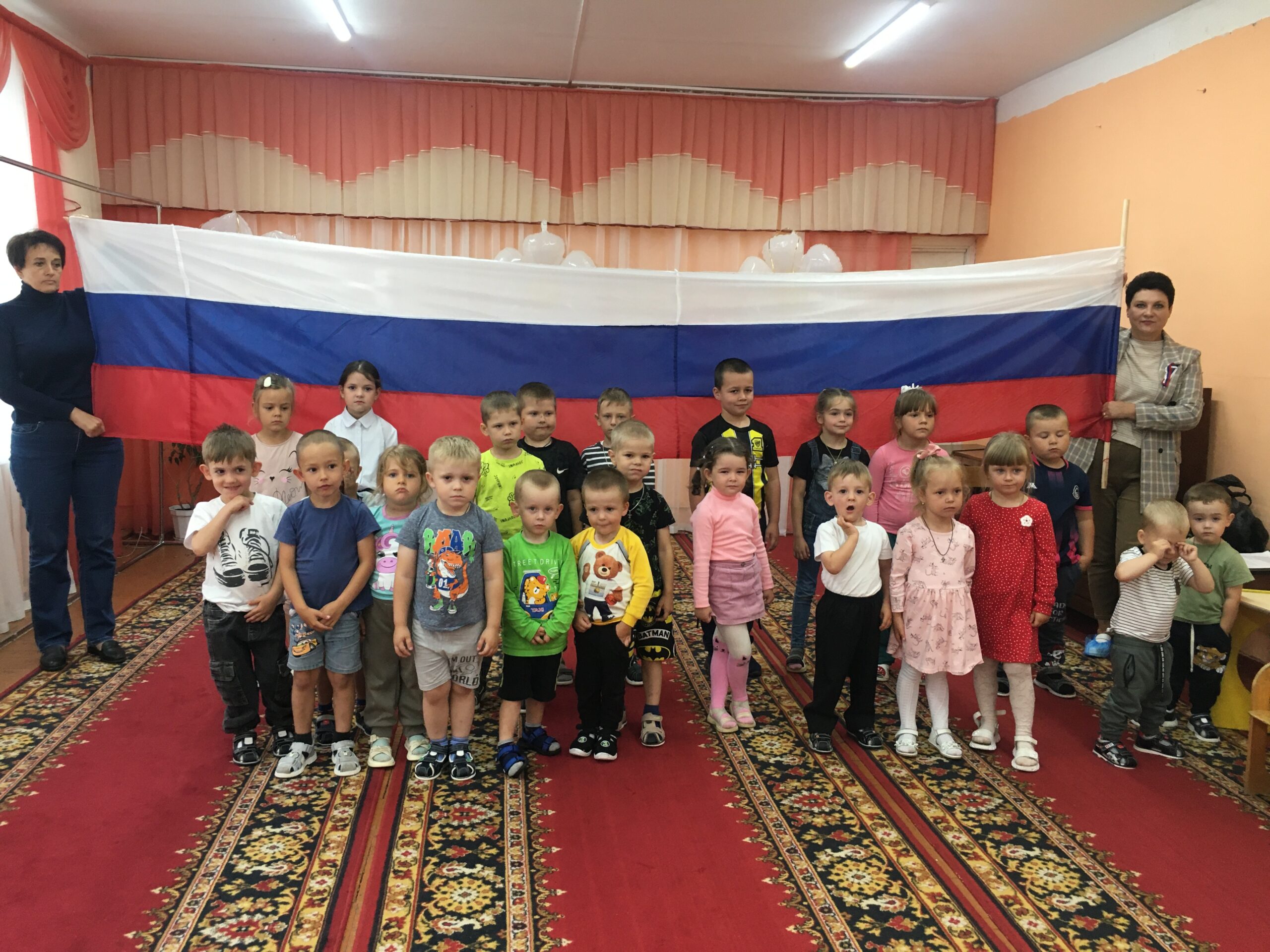 В Вельяминовском ПДК прошел познавательный час «Мой флаг Государства»