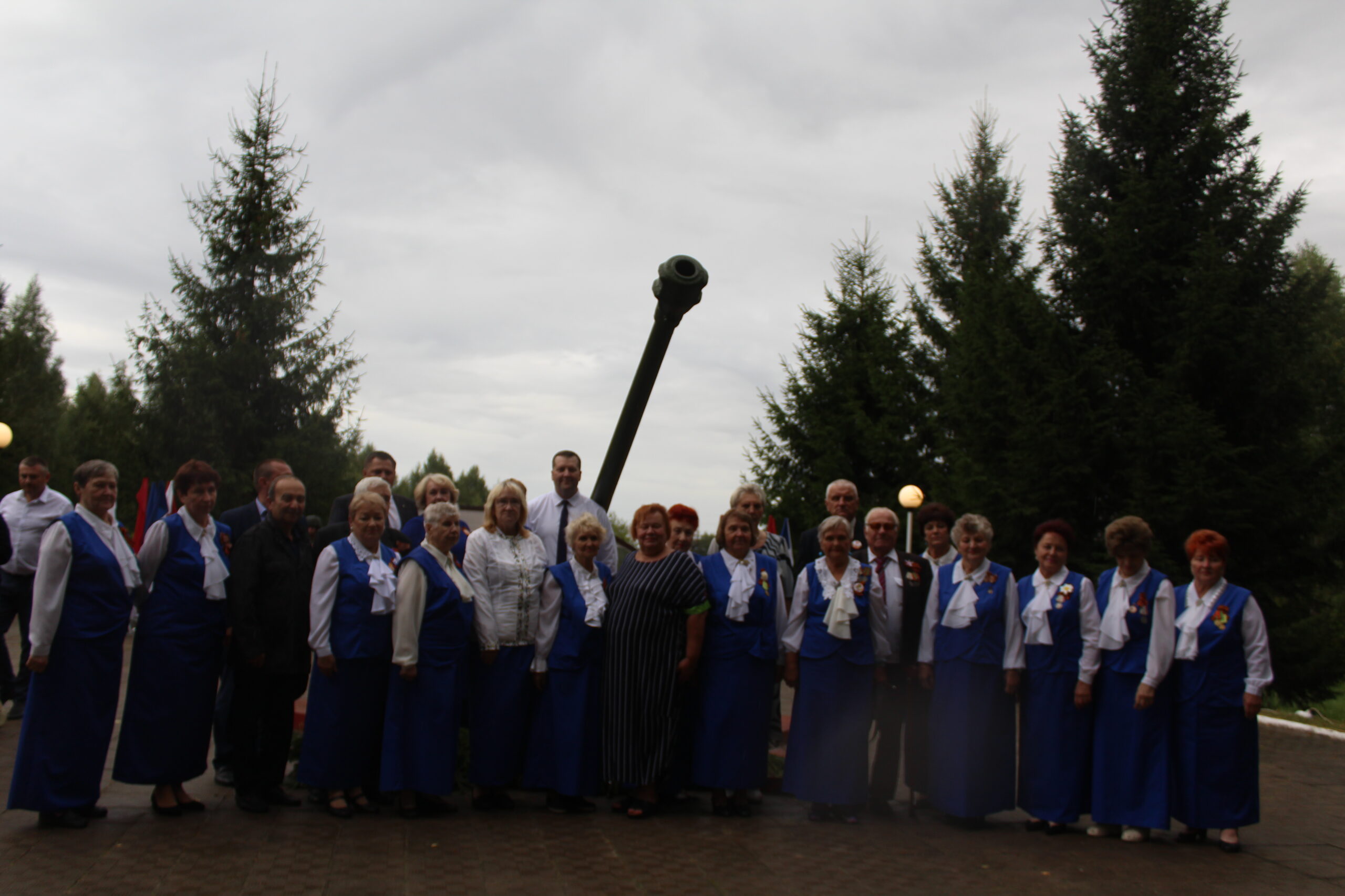 На священной высоте  Карачев почтил память героев-освободителей