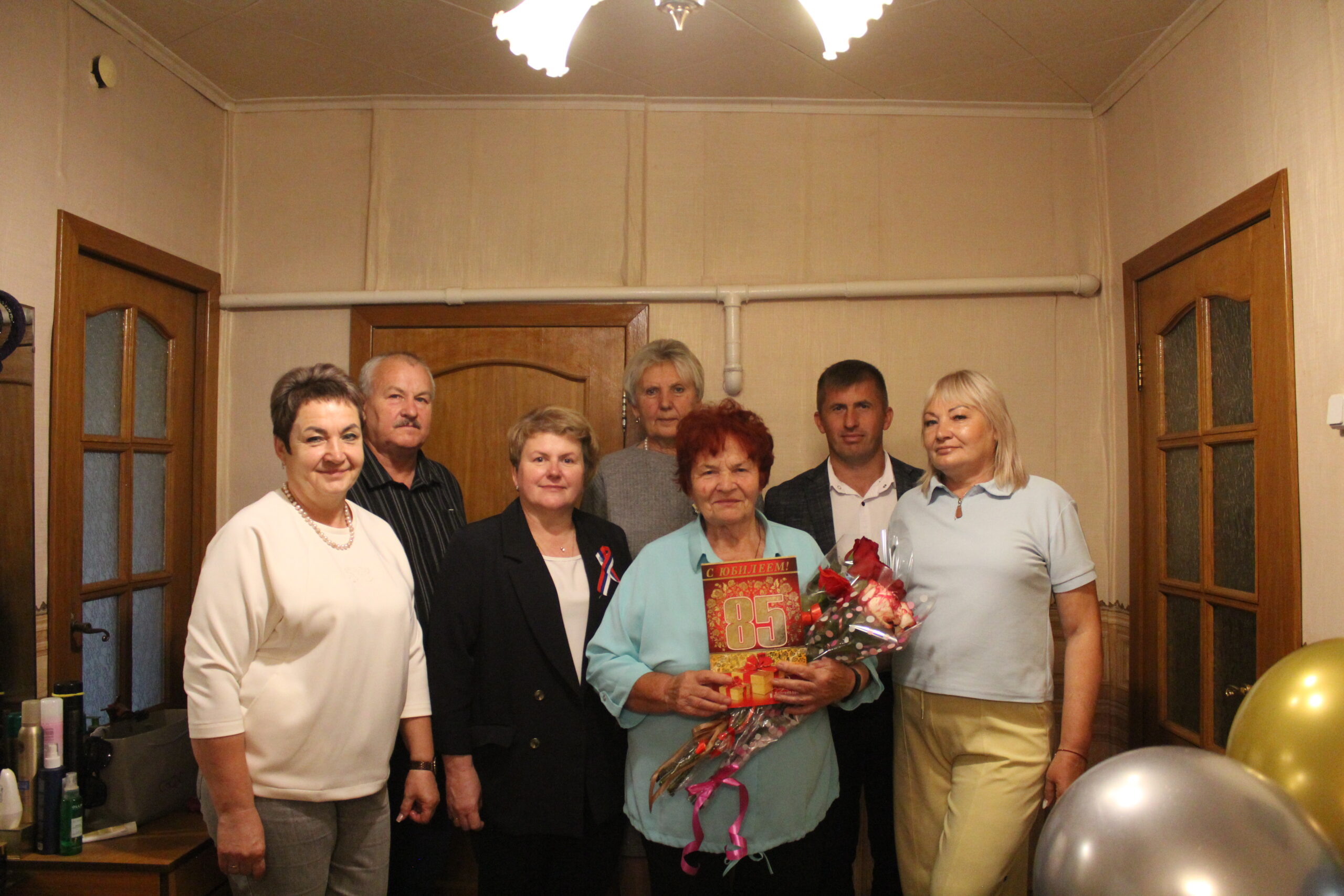 Заслуженный учитель  РФ Валентина  Кирилюк отмечает 85-летний юбилей