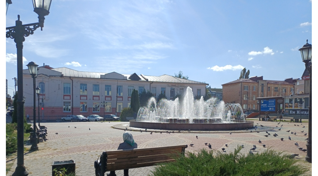 В Клинцах открыли обновленную площадь у фонтана «Центральный»