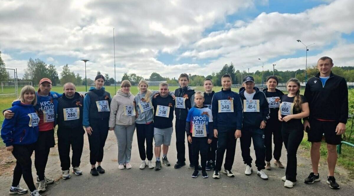 Жители Климово поддержали Всероссийский день бега на «Кроссе нации»