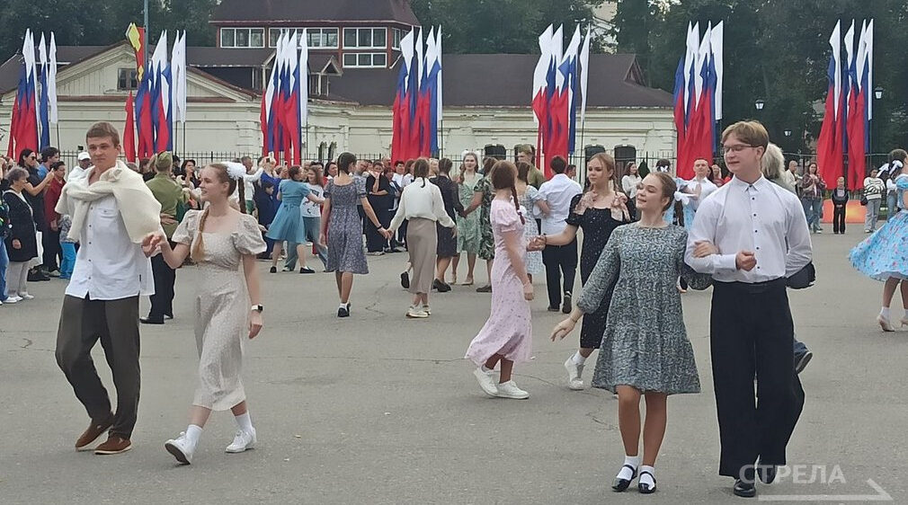 В Брянске прошел патриотический арт-парад