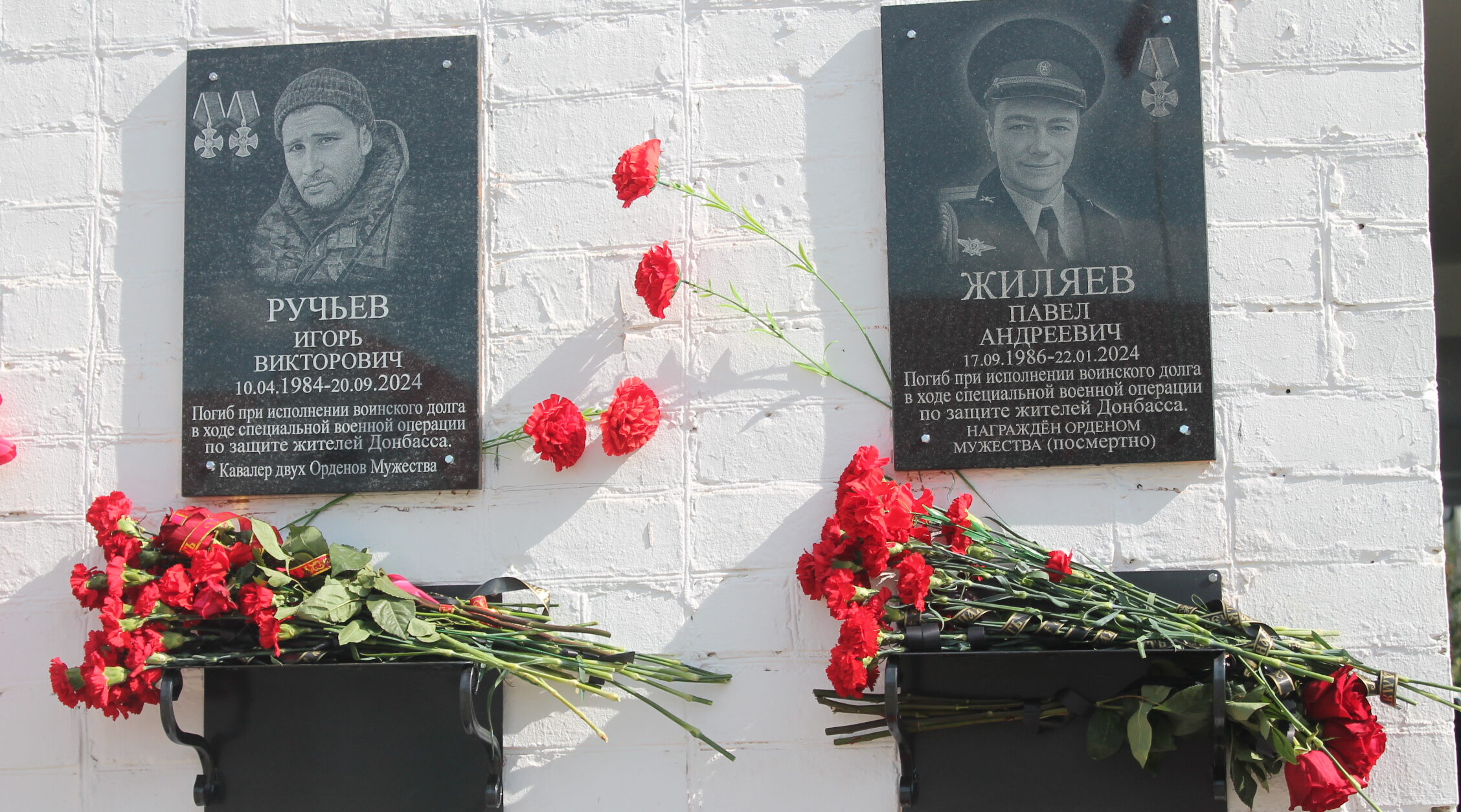 В Карачеве открыли мемориальные доски героям СВО