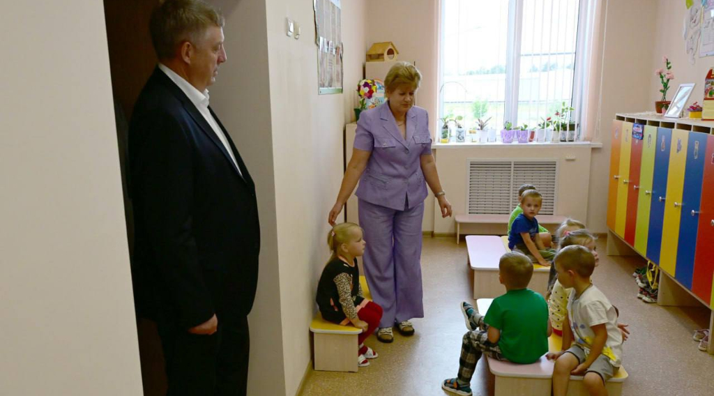 Александр Богомаз поздравил брянских воспитателей с профессиональным праздником