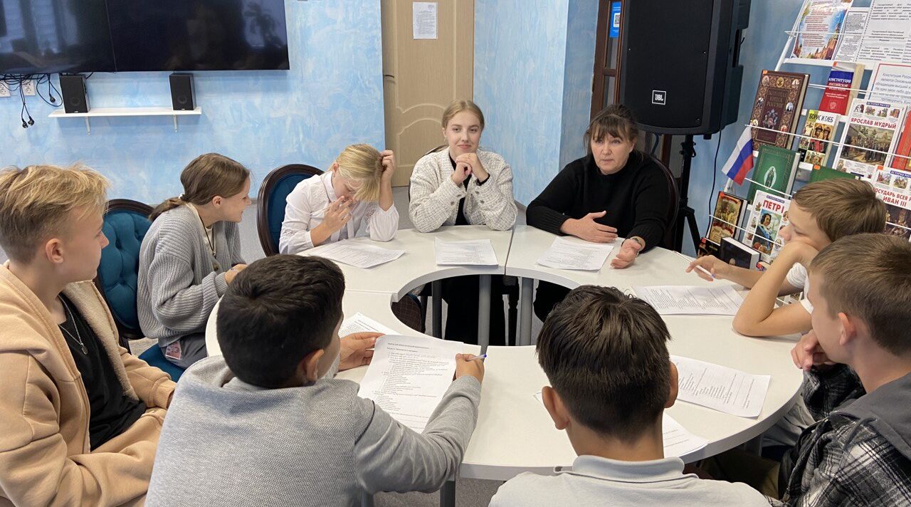 В Карачевской районной билиотеке открылся клуб «Спектр»