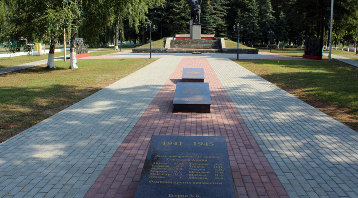 В Суземке завершили благоустройство мемориального комплекса «Курган славы»