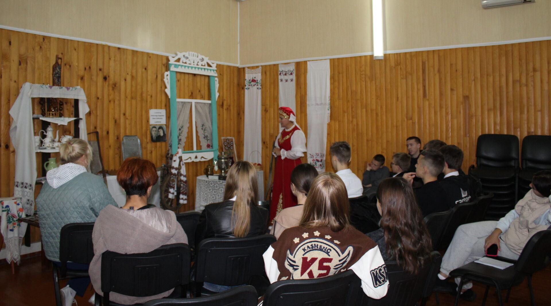 Краеведческий вечер «Из всех краёв дороже мне…» прошел в Вельяминовском ПДК