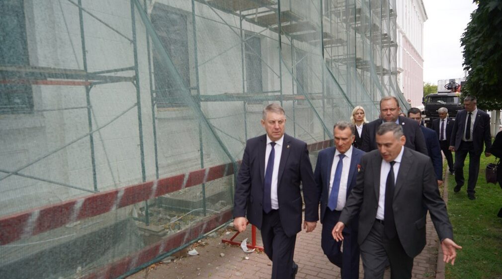 Александр Богомаз рассказал Александру Хинштейну об успешных практиках региона