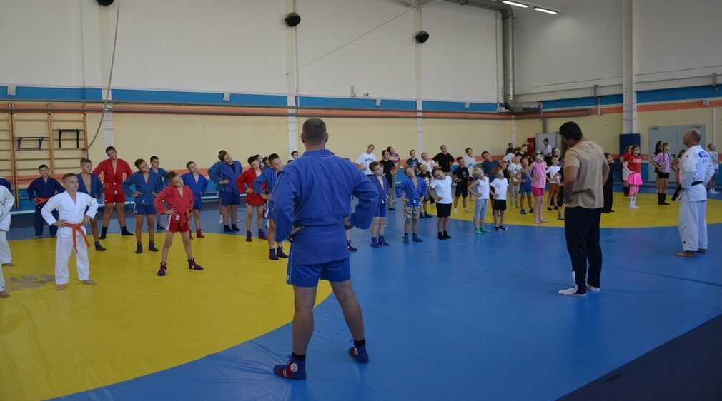 В Брянске состоялся спортивный праздник «Тренируйся со звездой»