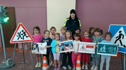 Урок безопасности  дорожного движения прошел в карачевском детском саду