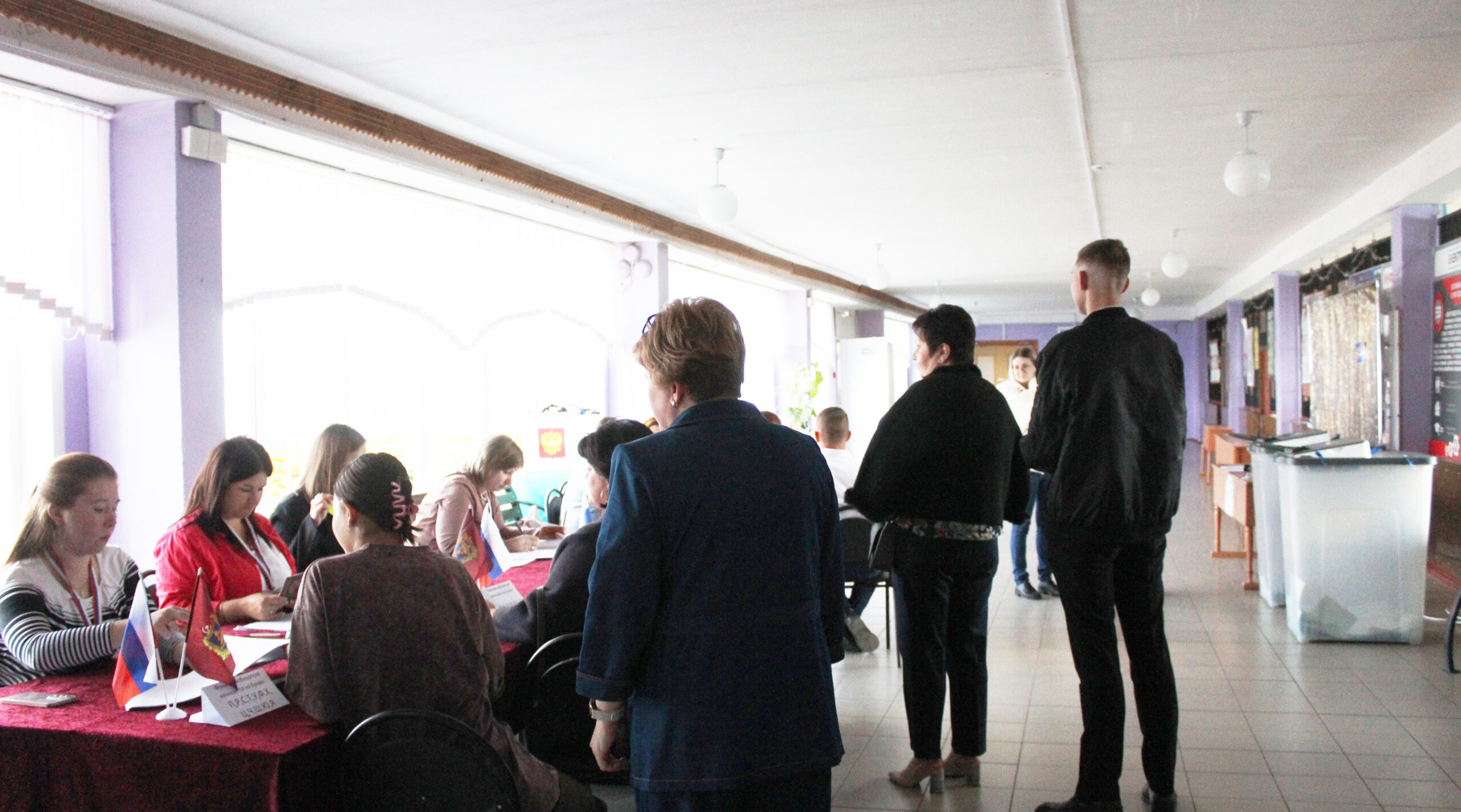 Карачевцы активно проголосовали в первый день выборов