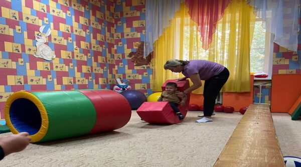 Летний отдых, который лечит: как фонд «Защитники Отечества» помогает семьям героев