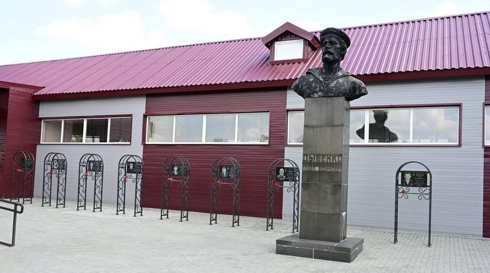 В Брянской области в  новозыбковской школе №6 создана Аллея Героев