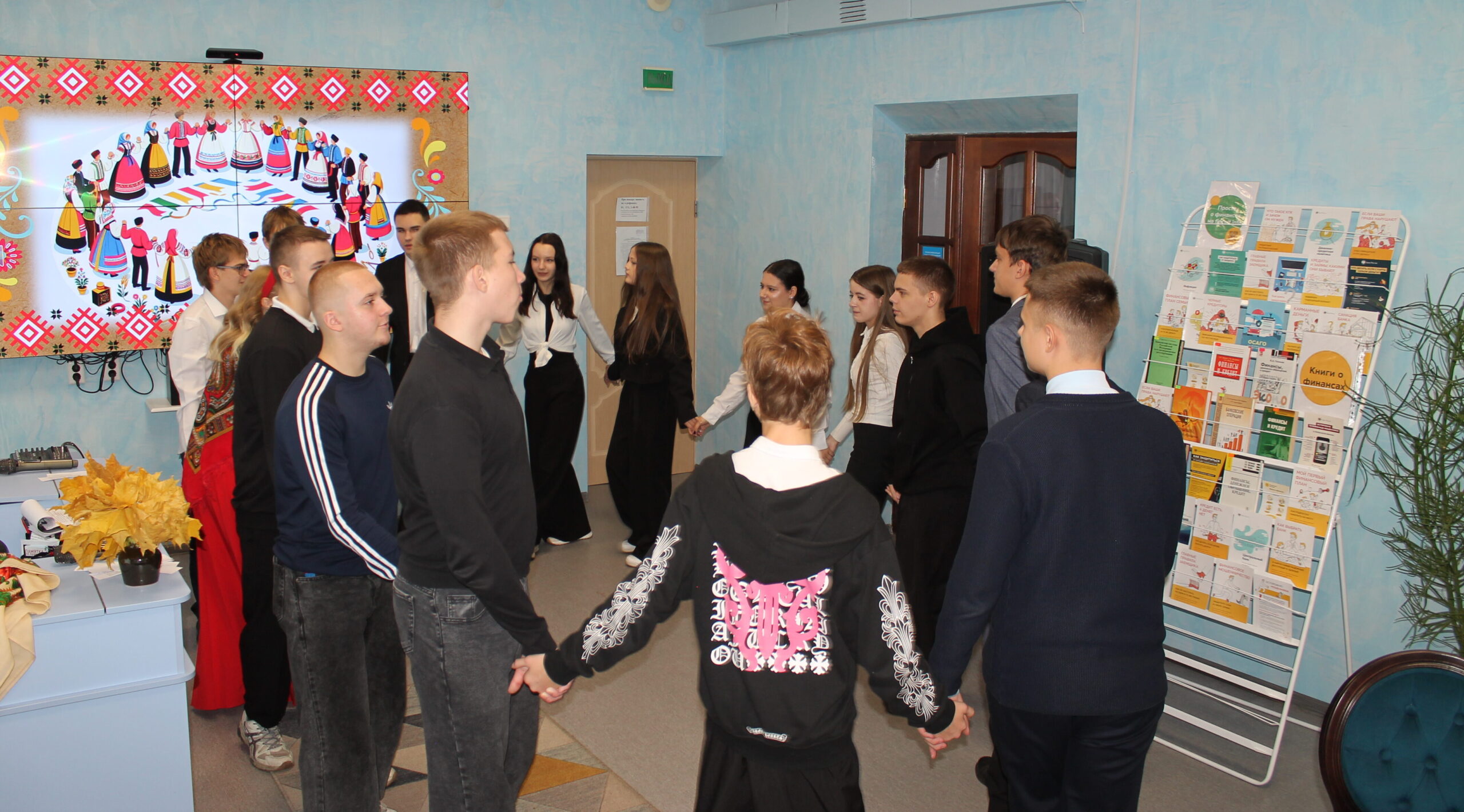 В Карачевской библиотеке прошли фольклорные посиделки «Тепло родимой избы»